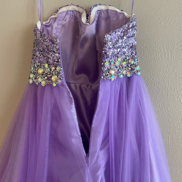 Maggie Sottoro formal gown - Picture 10 of 11